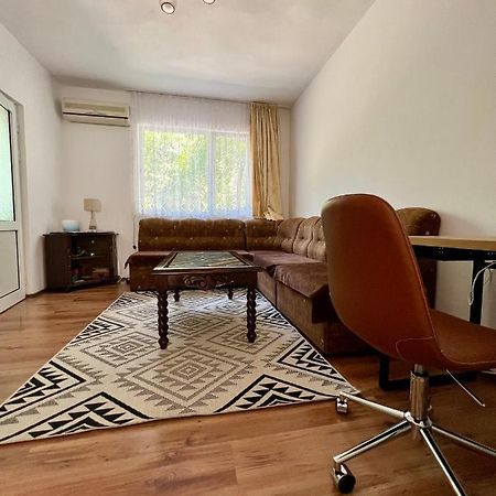 Compact City Center Apartment Kurdzhali Exterior photo